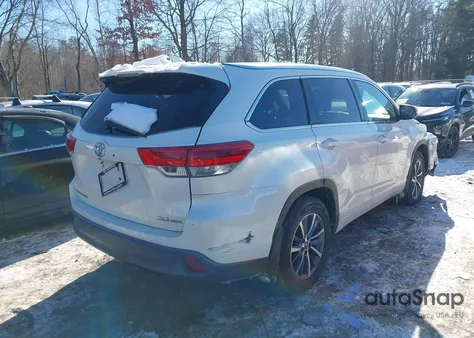 2018 Toyota Highlander Xle z USA, uszkodzony, nr VIN 5TDJZRFH0JS541074